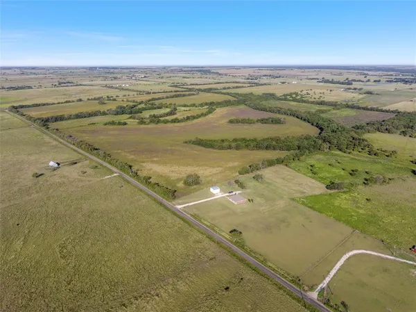 $985,000 | 902 Mattlage Road, Crawford, TX 76638