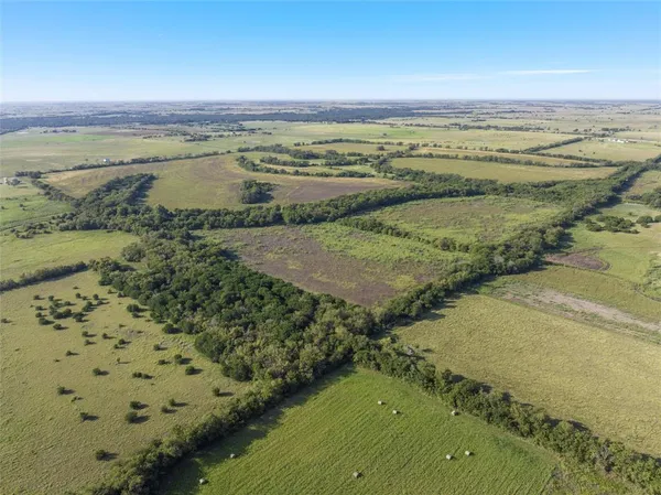 $985,000 | 902 Mattlage Road, Crawford, TX 76638