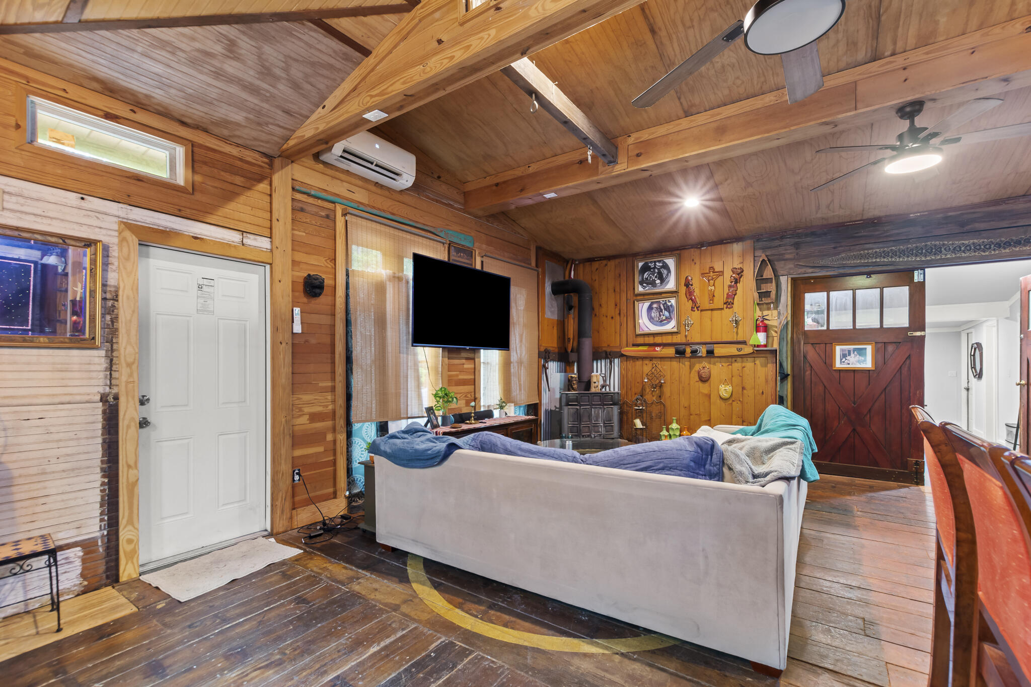 74 West Shell Cracker Road Freeport, FL 32439 - Photo 17 of 40 a living room with furniture and a flat screen tv