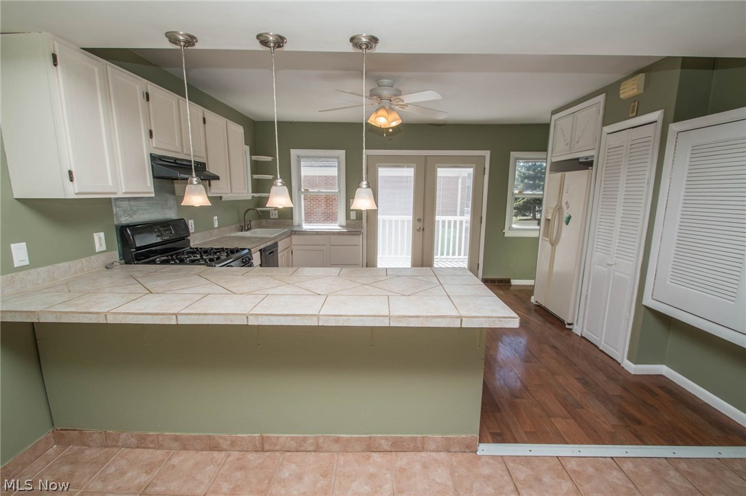 1095 Lander Road Cleveland, OH 44143 - Photo 7 of 29 Chef's Delight in this large Remodeled Kitchen with Breakfast Bar, Pantry, Newer Appliances. Large Separate Dinette.