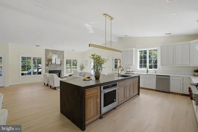 $1,899,000 | 300 Lewis Street Northwest, Vienna, VA 22180