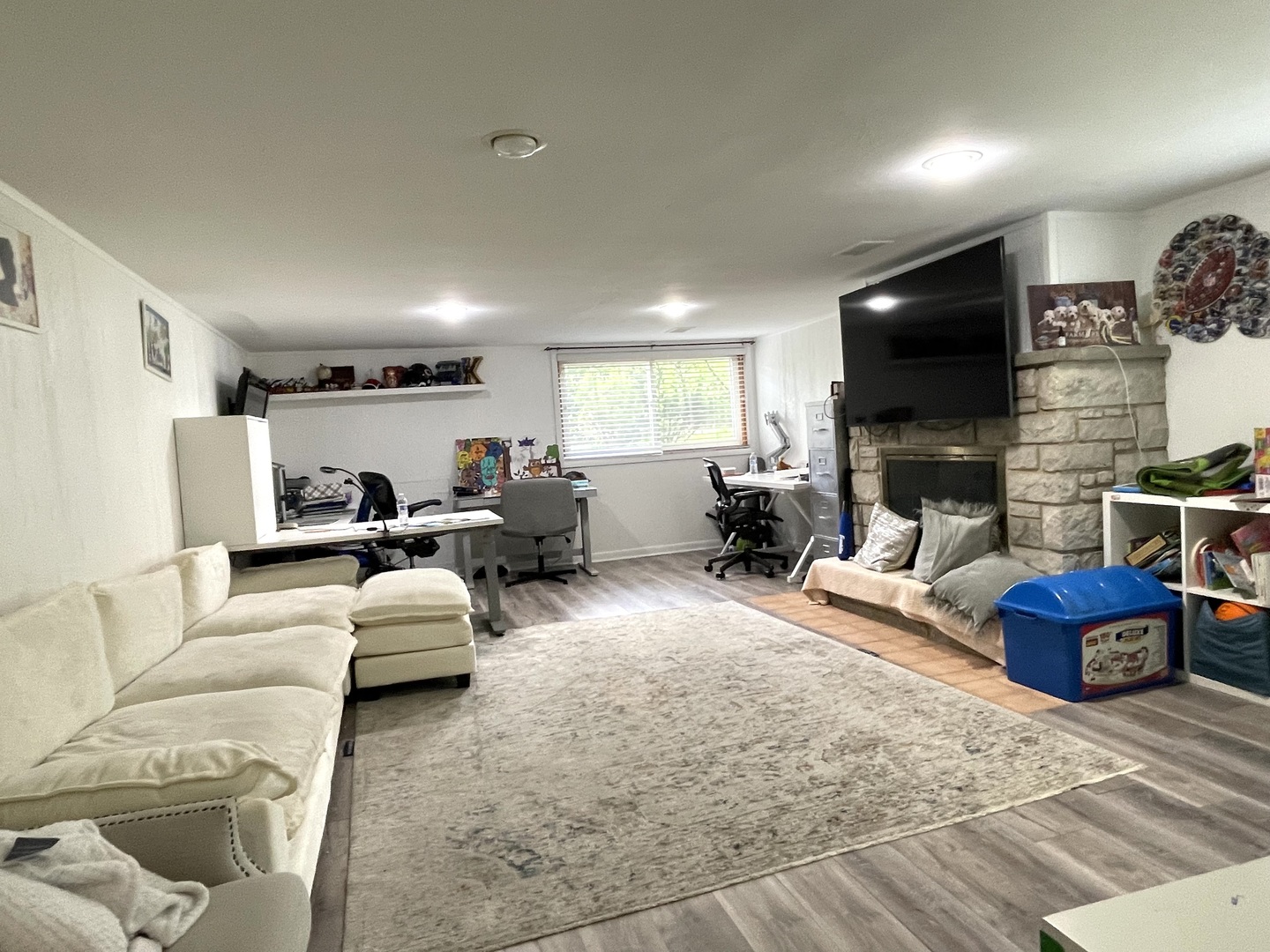 1201 Daryl Lane Northbrook, IL 60062 - Photo 7 of 15 a living room with furniture and a flat screen tv