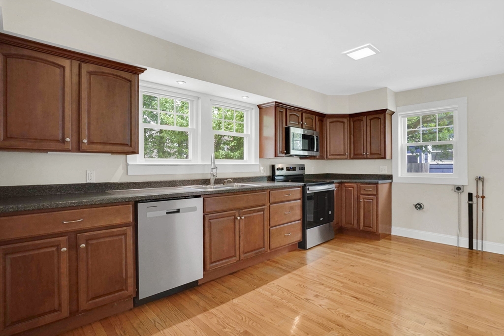82 Biltmore Street Springfield, MA 01108 - Photo 6 of 39