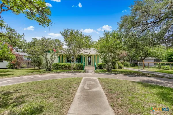 $219,900 | 1019 East Gonzales Street, Yoakum, TX 77995