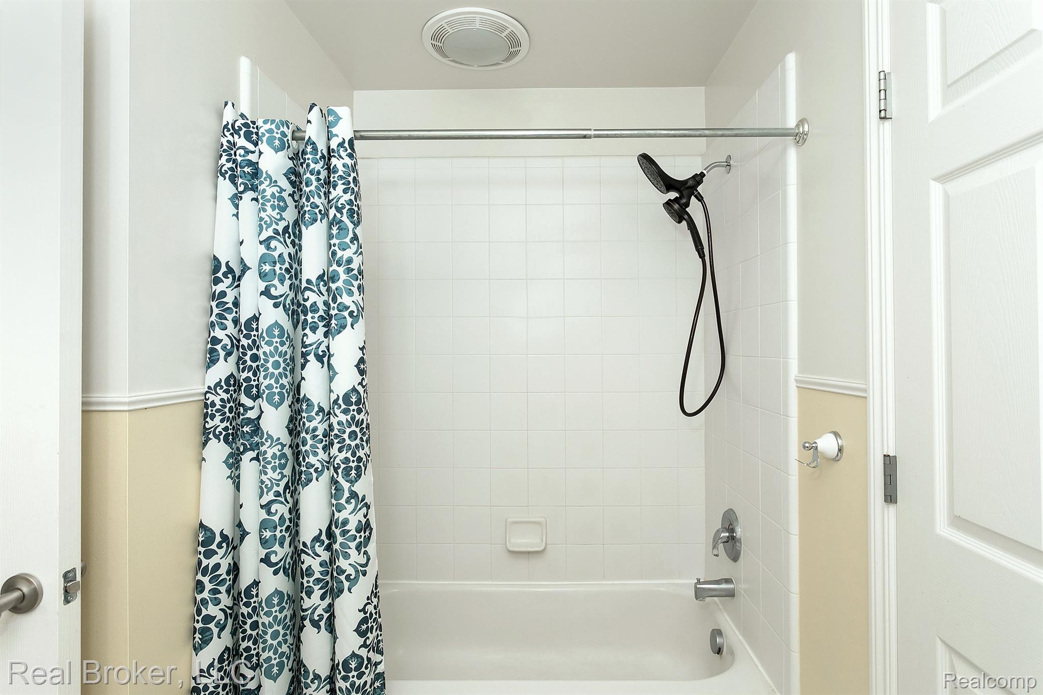 2318 Andover Boulevard Rochester, MI 48306 - Photo 42 of 74 Gallery Image 42