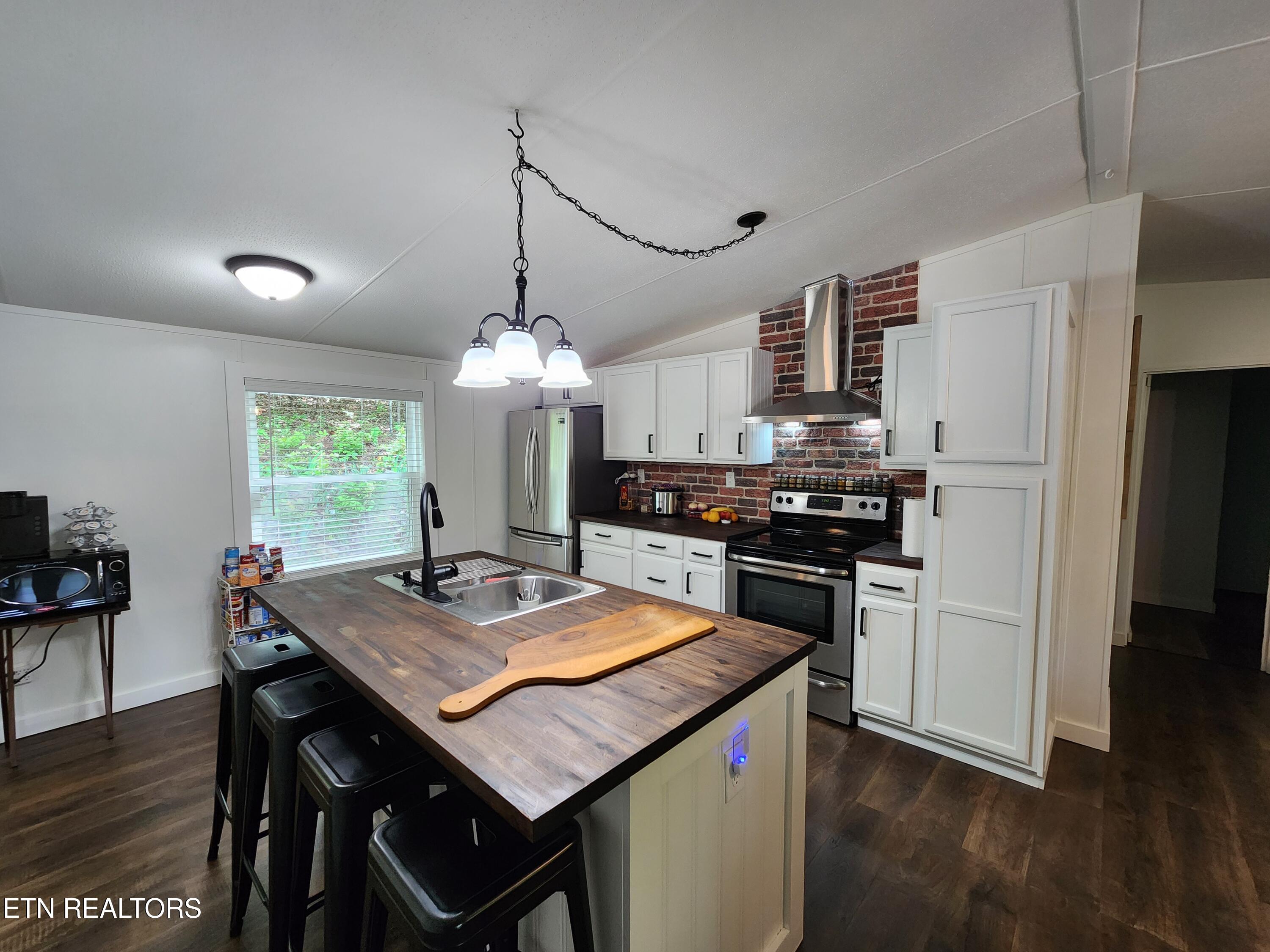 441 Parker Road La Follette, TN 37766 - Photo 8 of 47 20250429_114302