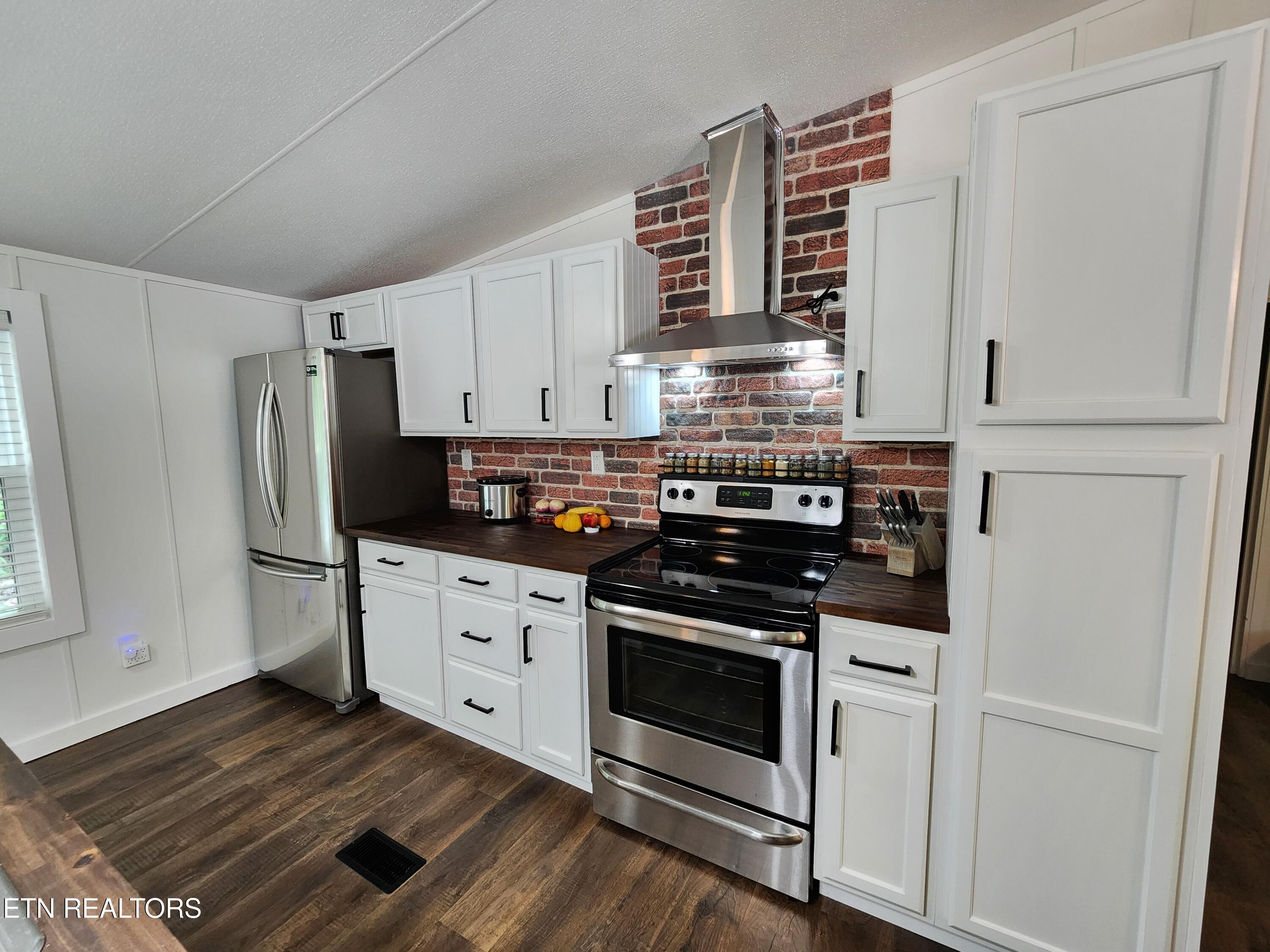 441 Parker Road La Follette, TN 37766 - Photo 9 of 47 20250429_114341