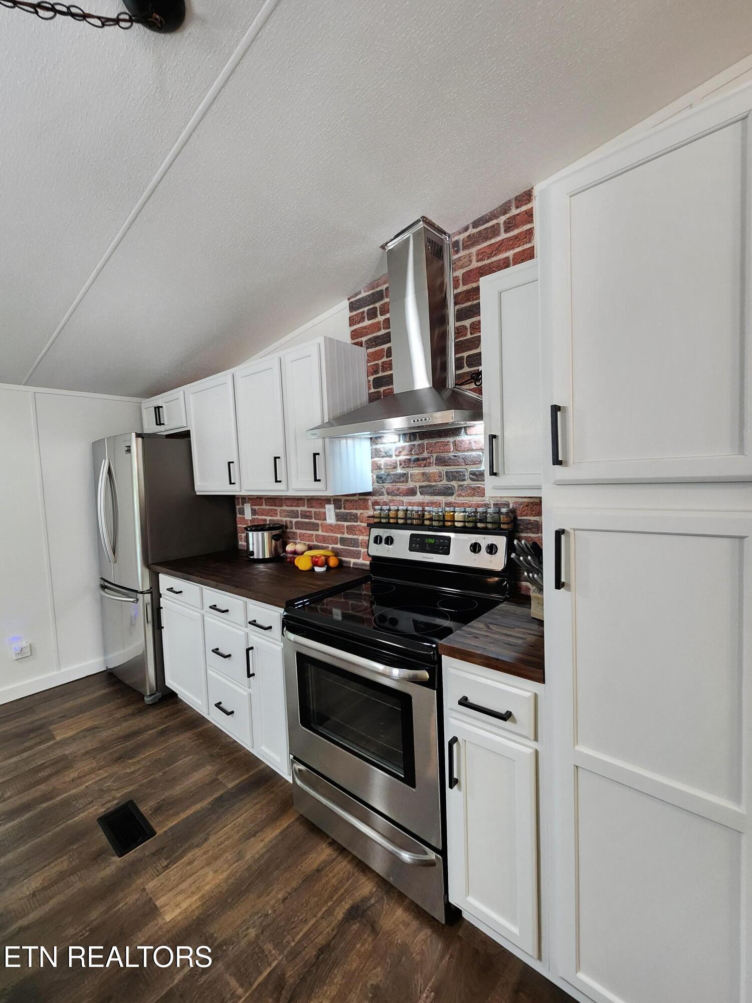 441 Parker Road La Follette, TN 37766 - Photo 10 of 47 20250429_114346