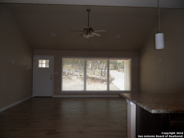 606 Mockingbird Cove Spring Branch, TX 78070 - Photo 5 of 22