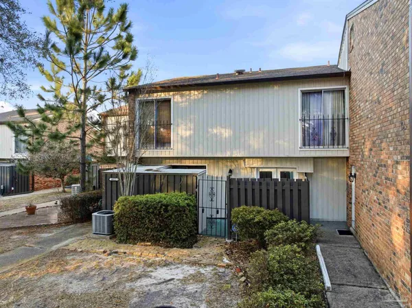 $1,900 | 4822 Huron Drive, Pensacola, FL 32507