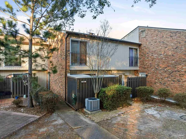 $1,900 | 4822 Huron Drive, Pensacola, FL 32507