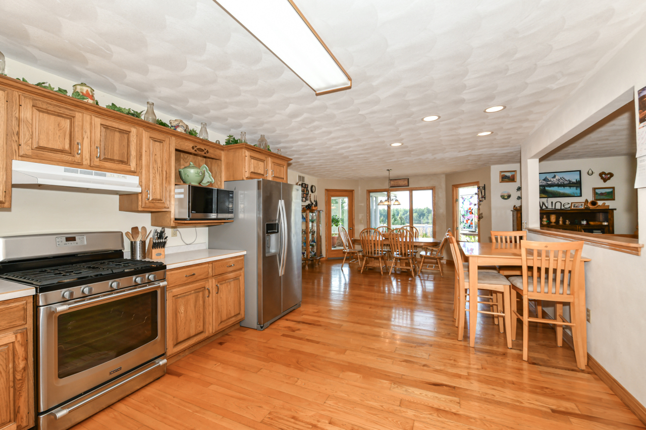 9702 West State Road 81 Beloit, WI 53511 - Photo 11 of 60 Kitchen