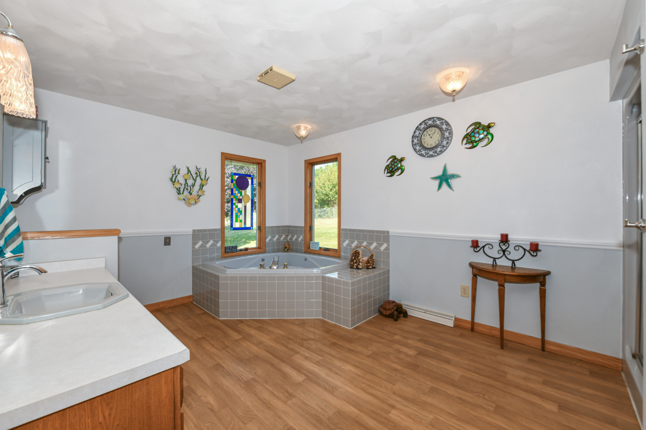 9702 West State Road 81 Beloit, WI 53511 - Photo 16 of 60 Main Level Full Bath