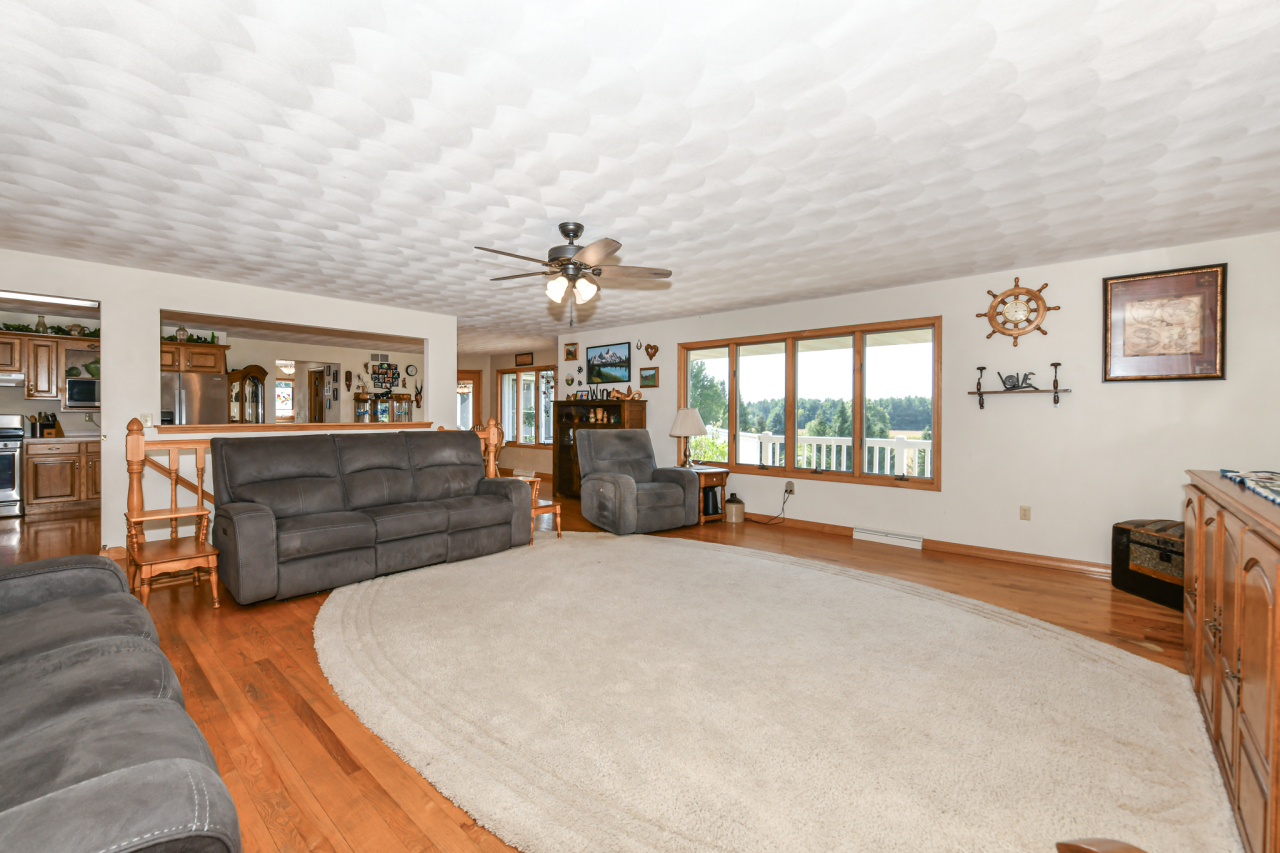 9702 West State Road 81 Beloit, WI 53511 - Photo 3 of 60 Living Room