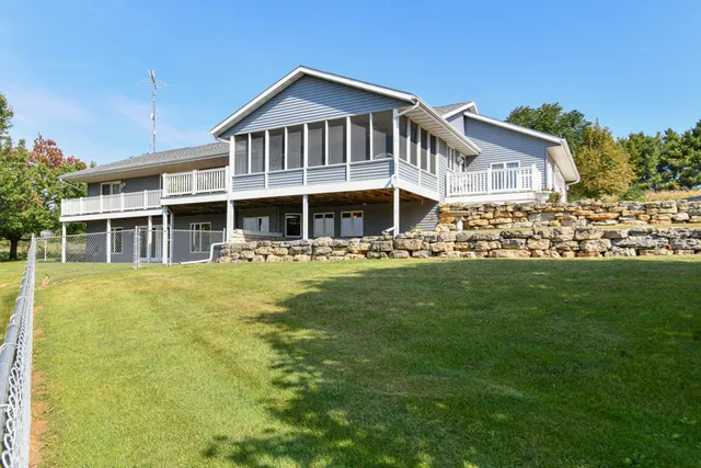 $859,900 | 9702 West State Road 81, Beloit, WI 53511