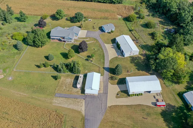 $859,900 | 9702 West State Road 81, Beloit, WI 53511