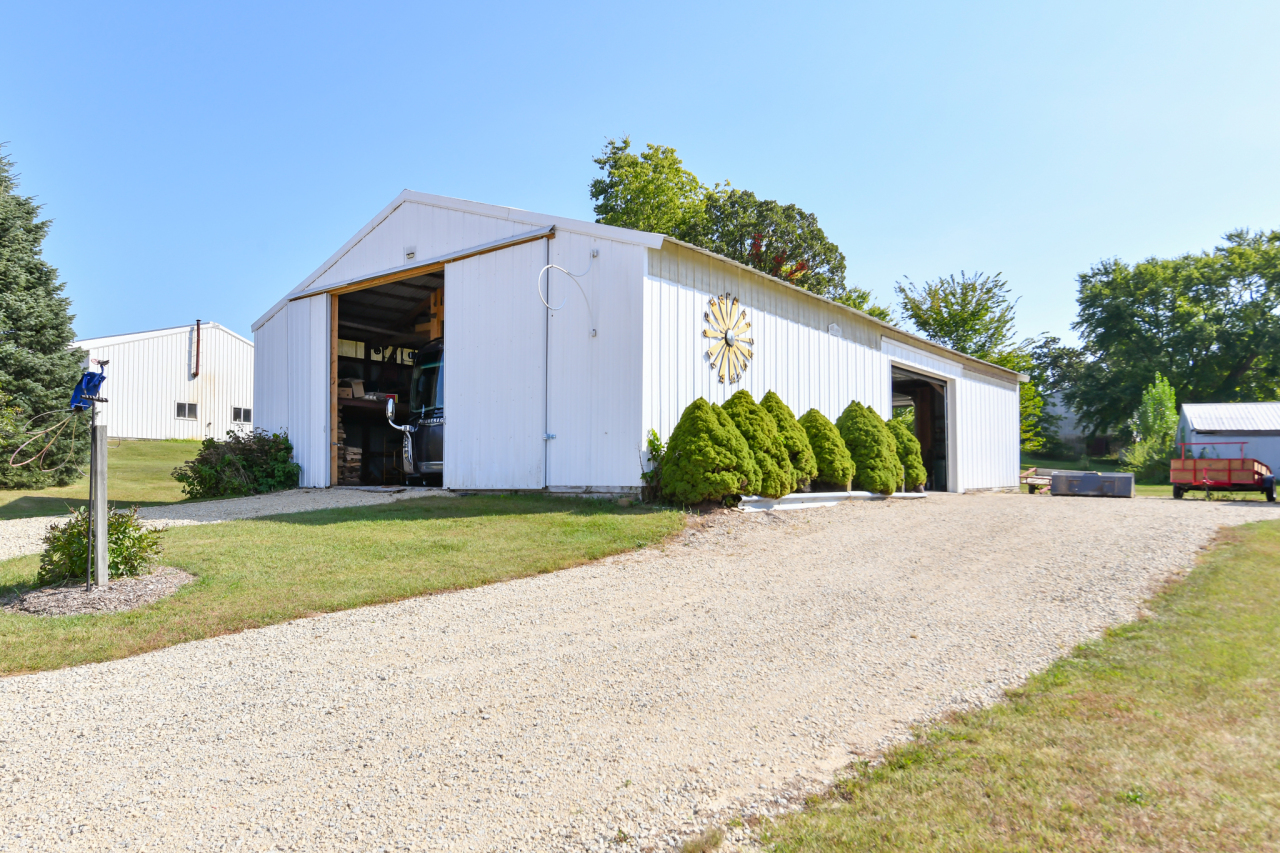 9702 West State Road 81 Beloit, WI 53511 - Photo 50 of 60 Outbuilding