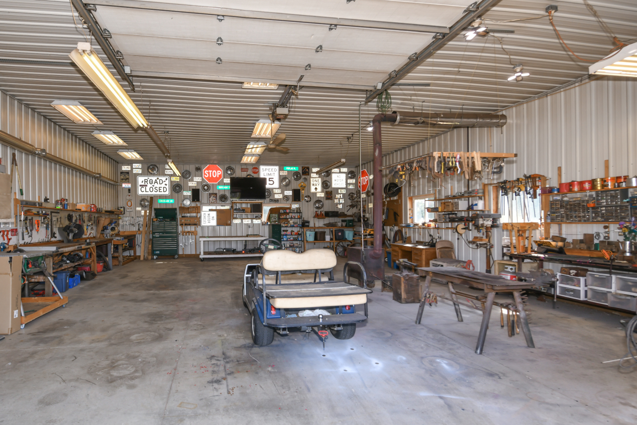 9702 West State Road 81 Beloit, WI 53511 - Photo 54 of 60 Outbuilding