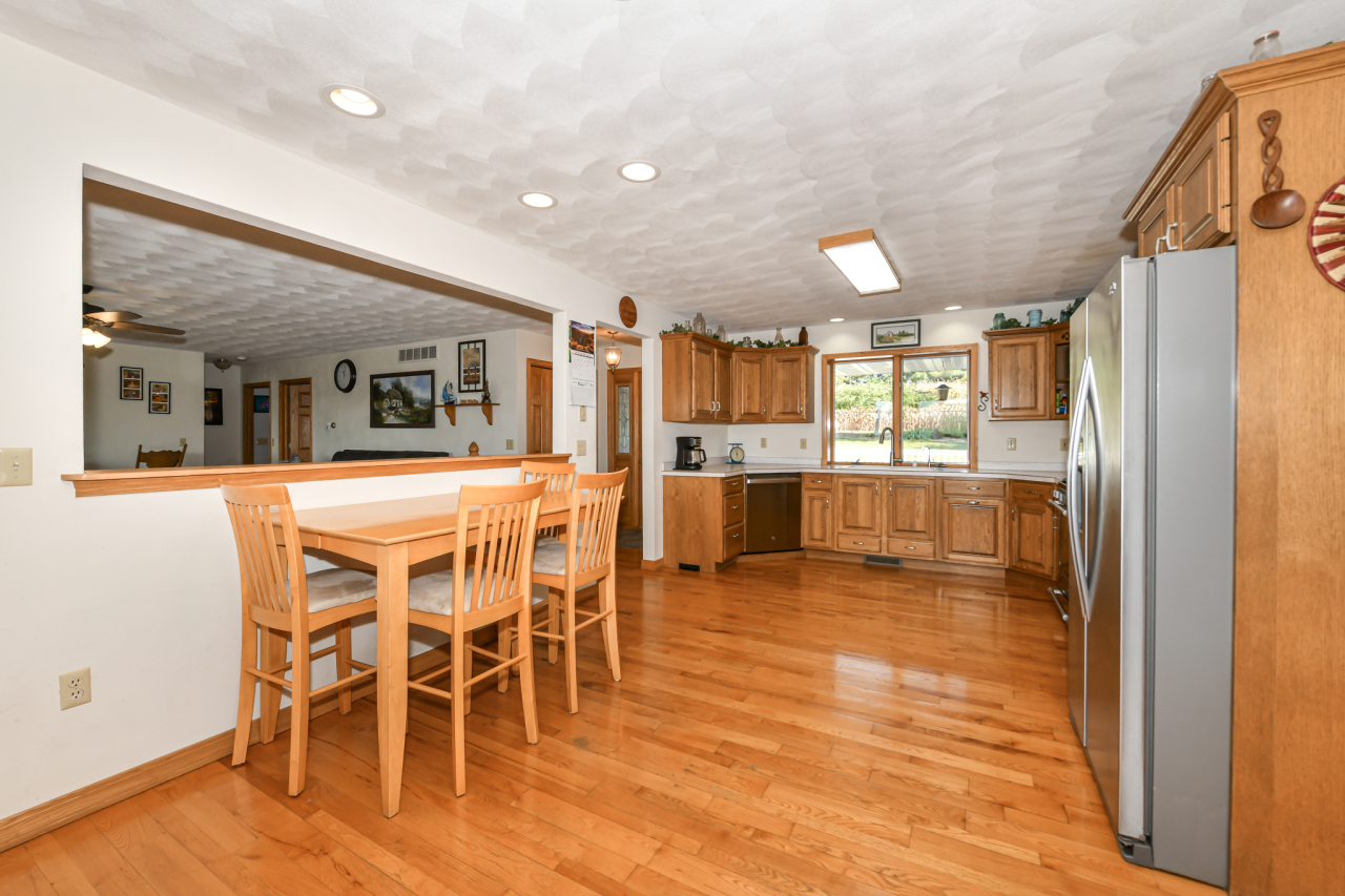 9702 West State Road 81 Beloit, WI 53511 - Photo 8 of 60 Kitchen