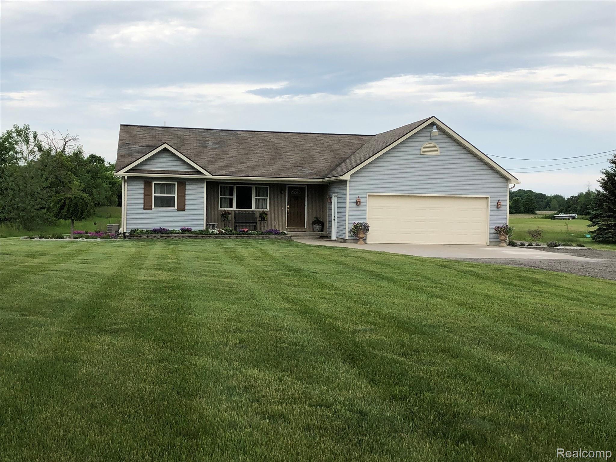 5312 North Webster Road Flint, MI 48504 - Photo 2 of 66 gRQiidYHRI2ctMUZQ6Zt1g.jpg