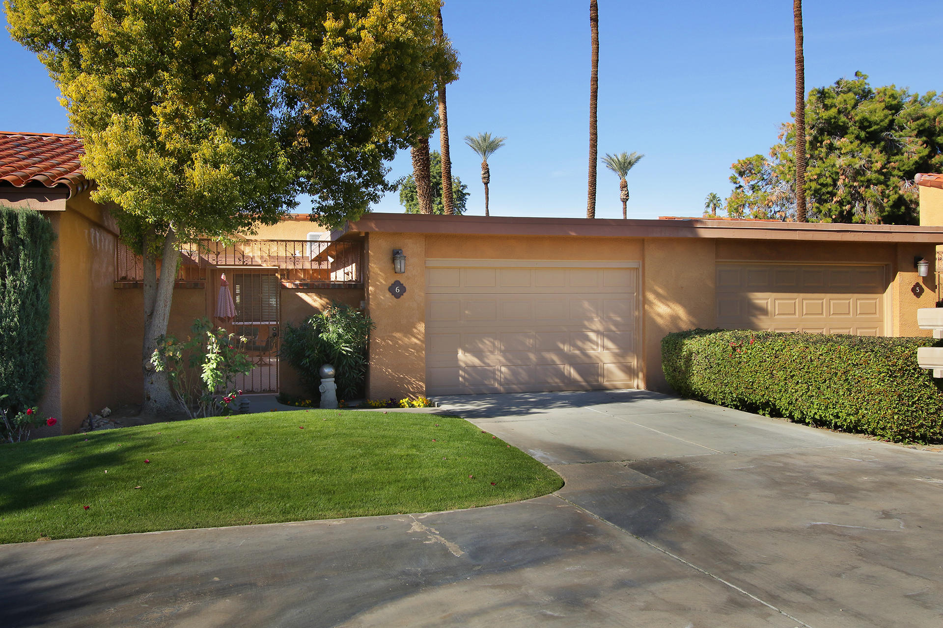 6 Cadiz Drive Rancho Mirage, CA 92270 - Photo 2 of 27 a view of a back yard of the house