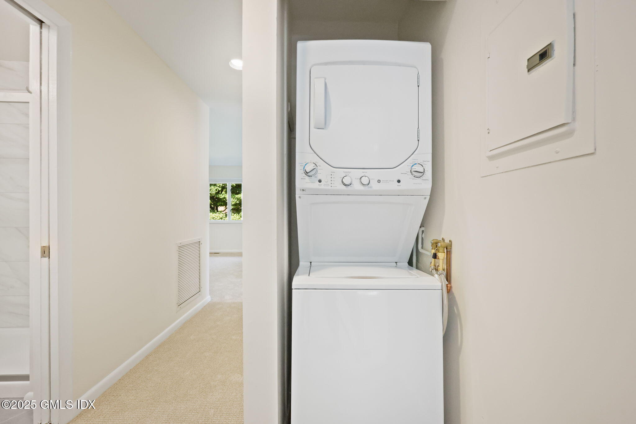 11 Maple Avenue, Unit 202 Greenwich, CT 06830 - Photo 15 of 18 a utility room with dryer and washer
