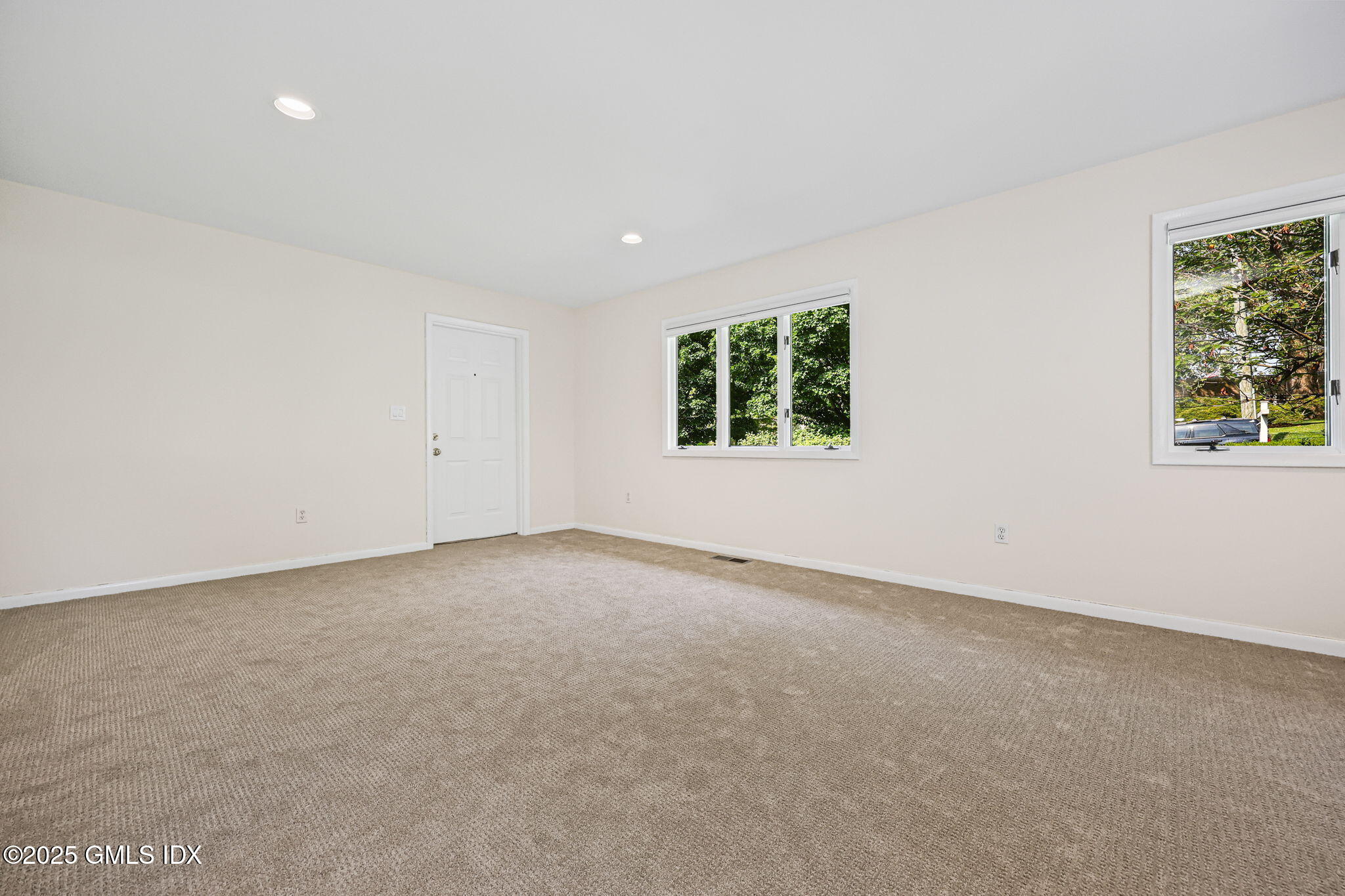 11 Maple Avenue, Unit 202 Greenwich, CT 06830 - Photo 5 of 18 an empty room with windows