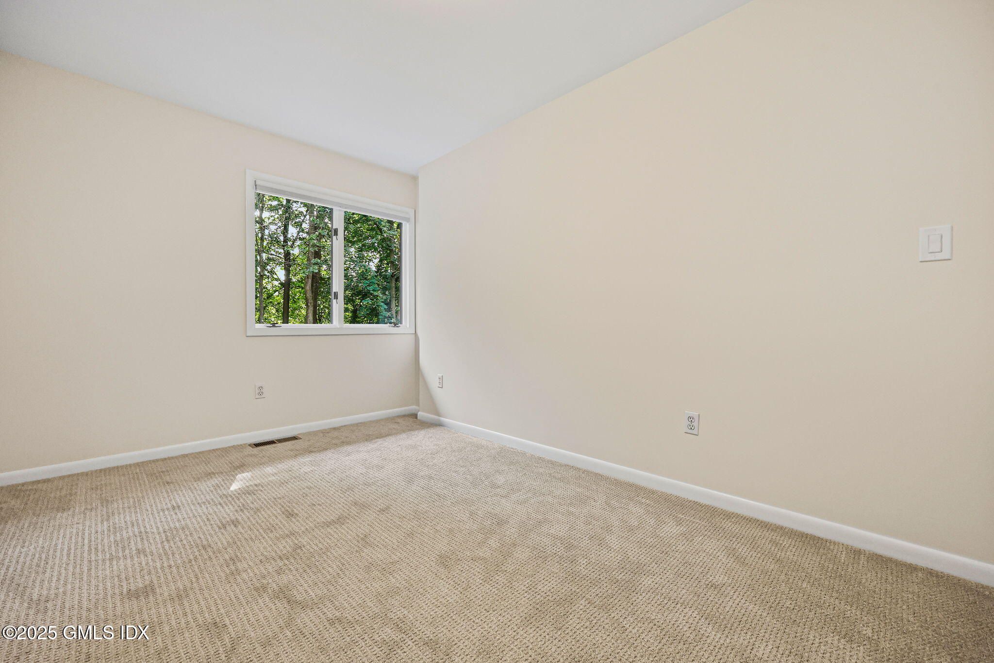 11 Maple Avenue, Unit 202 Greenwich, CT 06830 - Photo 10 of 18 an empty room with a window