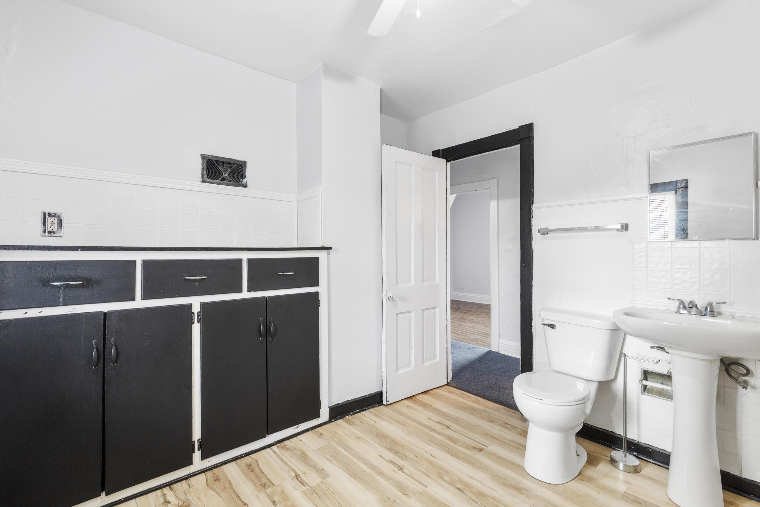 3244 North 30th Street Milwaukee, WI 53216 - Photo 12 of 15 Bathroom
