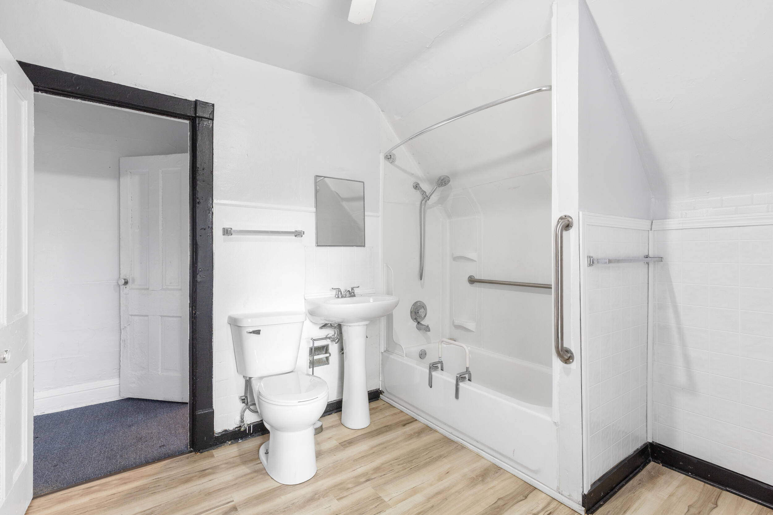 3244 North 30th Street Milwaukee, WI 53216 - Photo 13 of 15 Bathroom