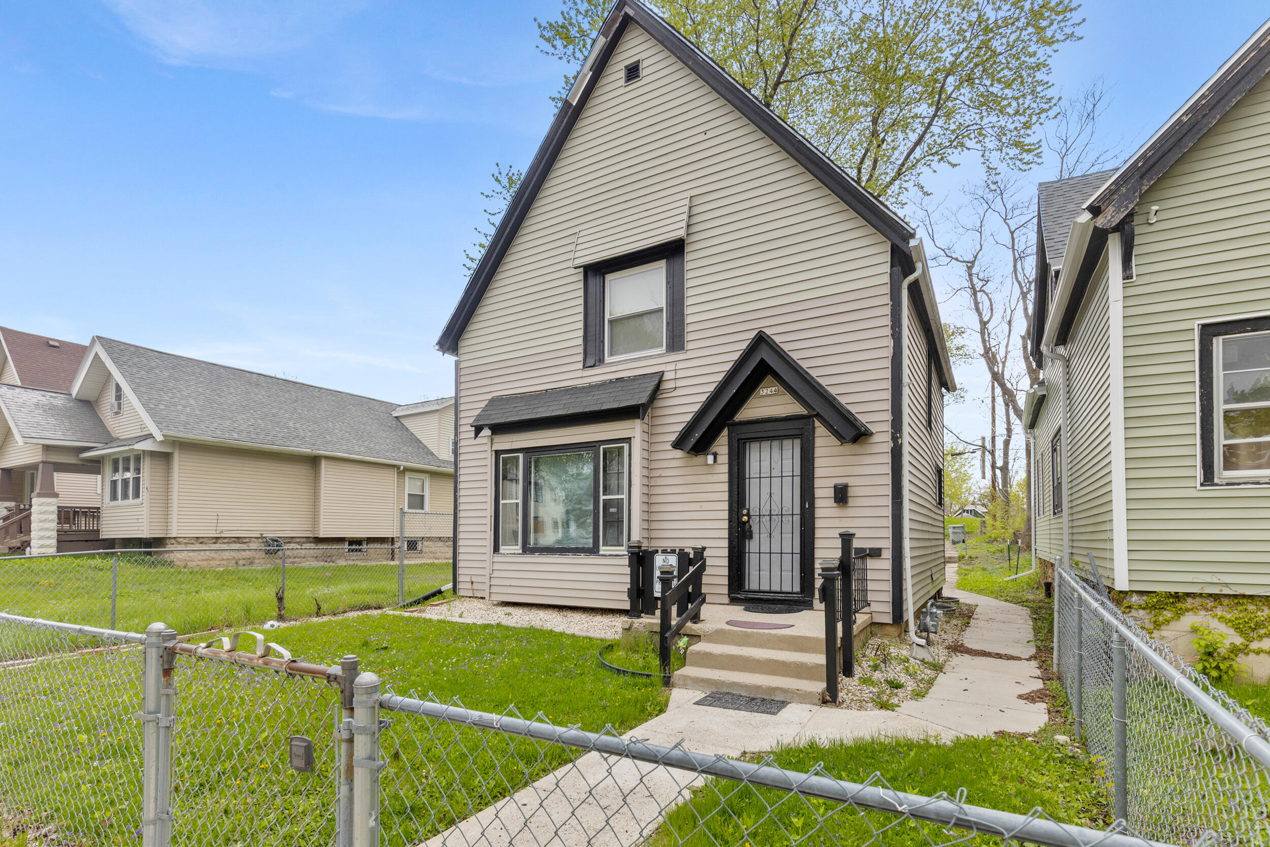3244 North 30th Street Milwaukee, WI 53216 - Photo 14 of 15 Front of House