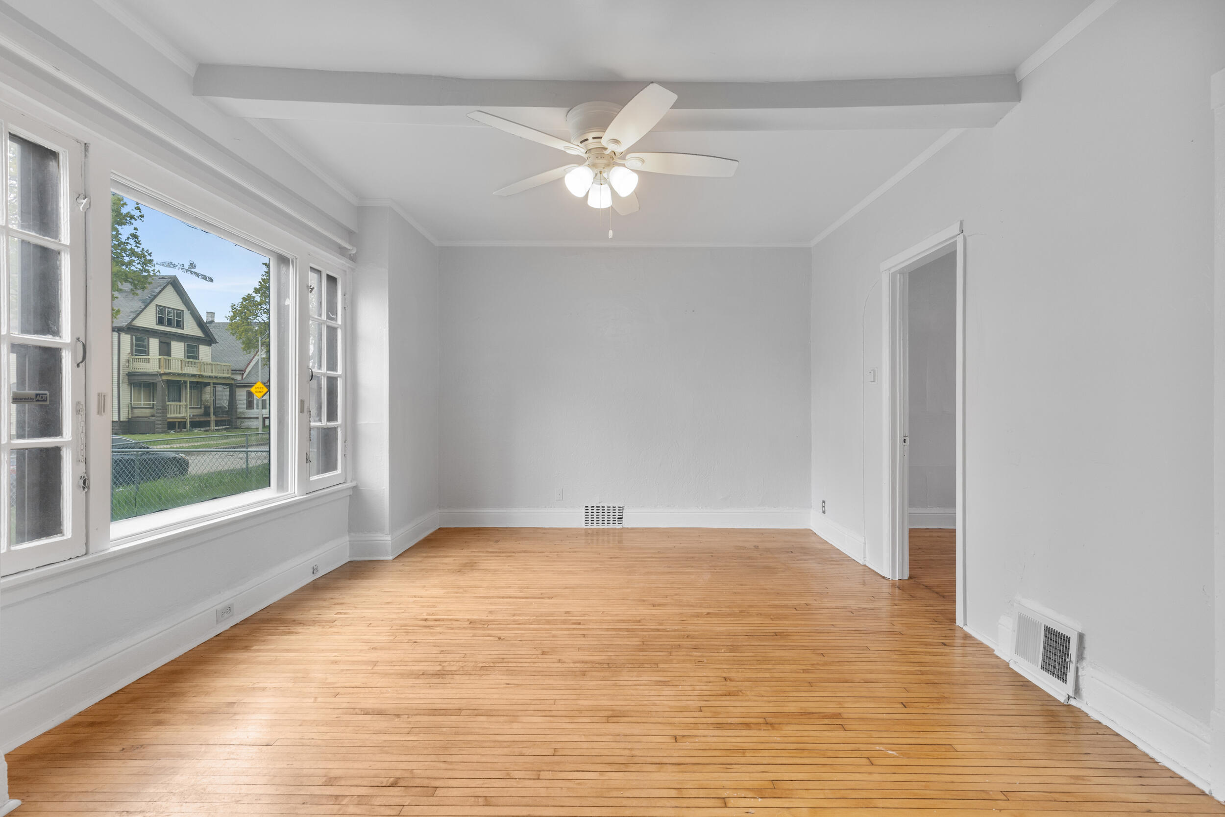 3244 North 30th Street Milwaukee, WI 53216 - Photo 3 of 15 Living Area