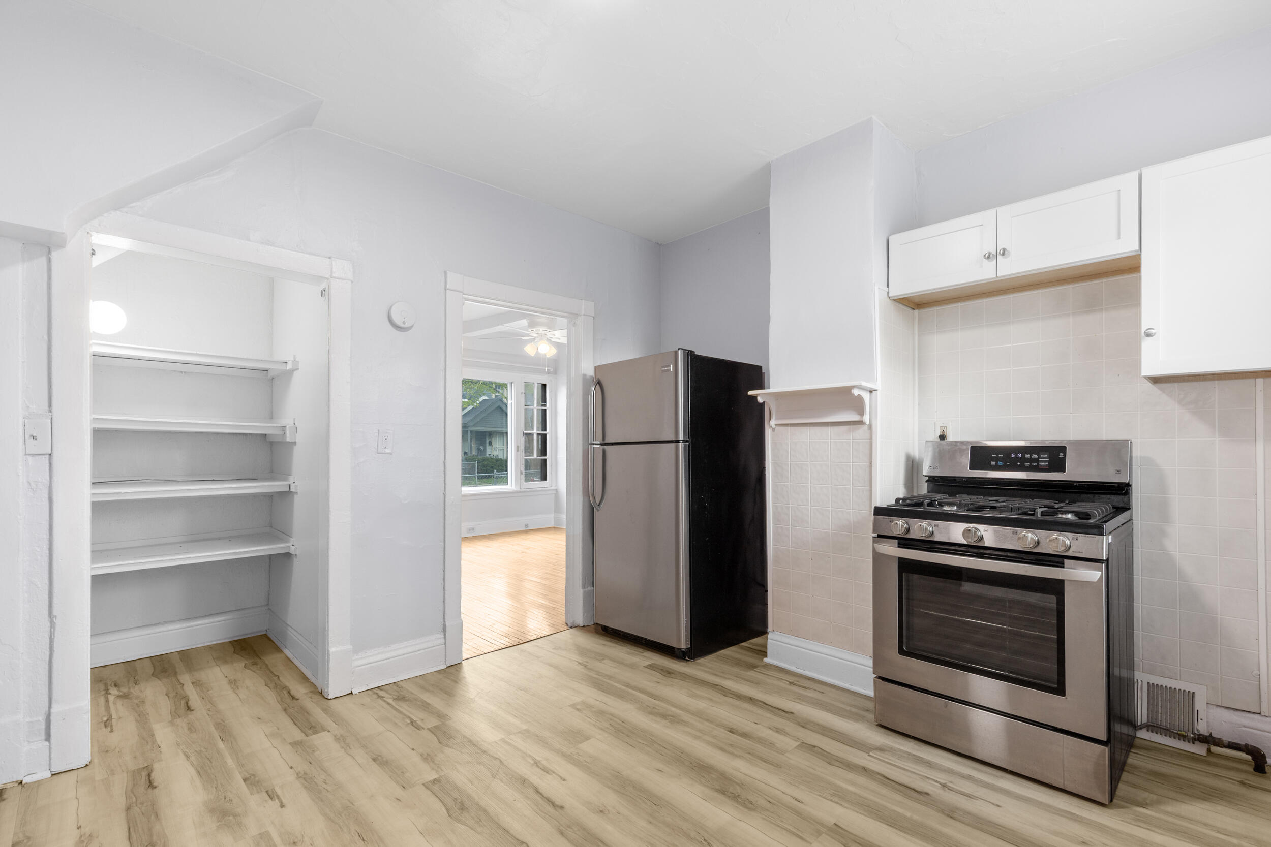 3244 North 30th Street Milwaukee, WI 53216 - Photo 5 of 15 Kitchen