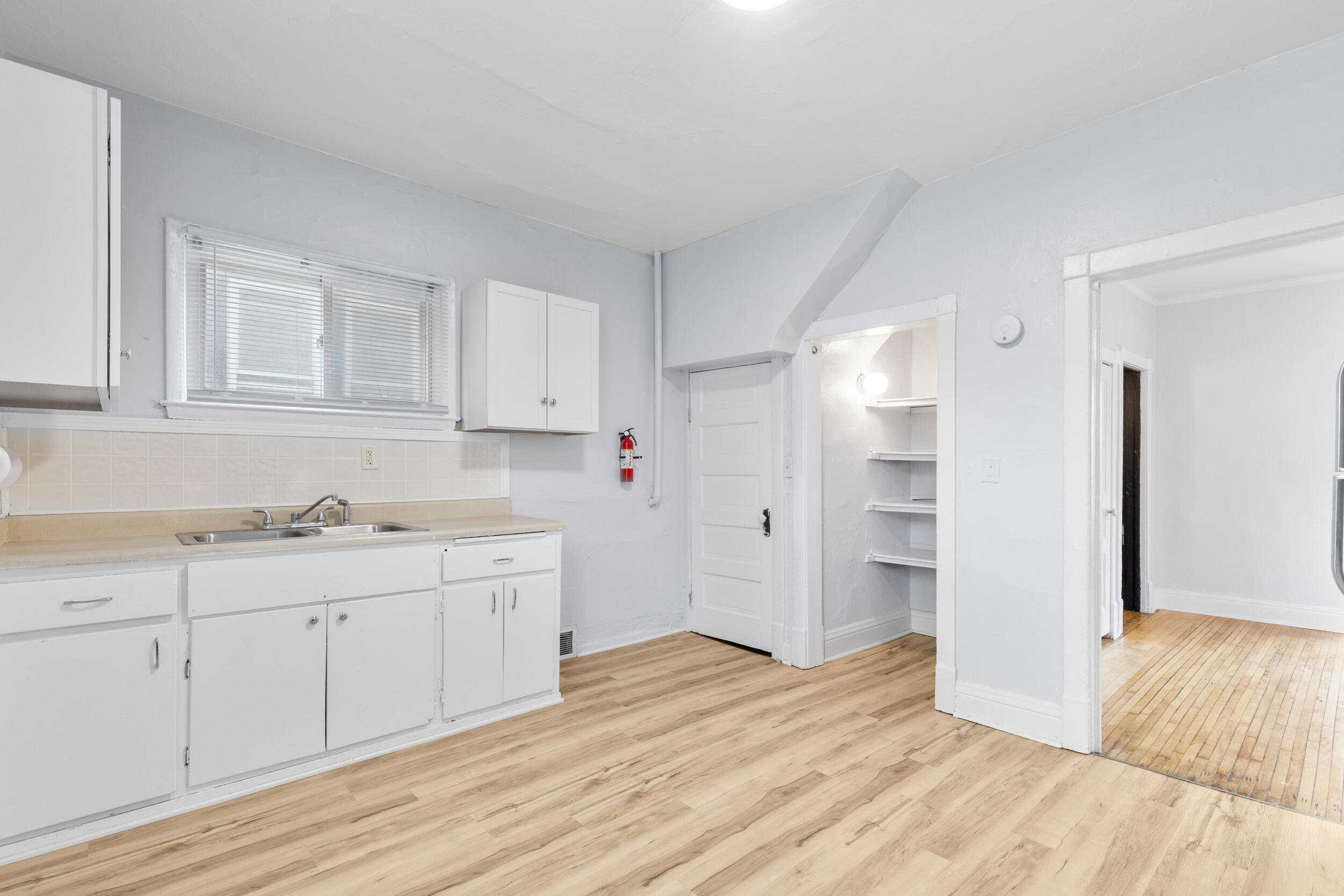 3244 North 30th Street Milwaukee, WI 53216 - Photo 6 of 15 Kitchen