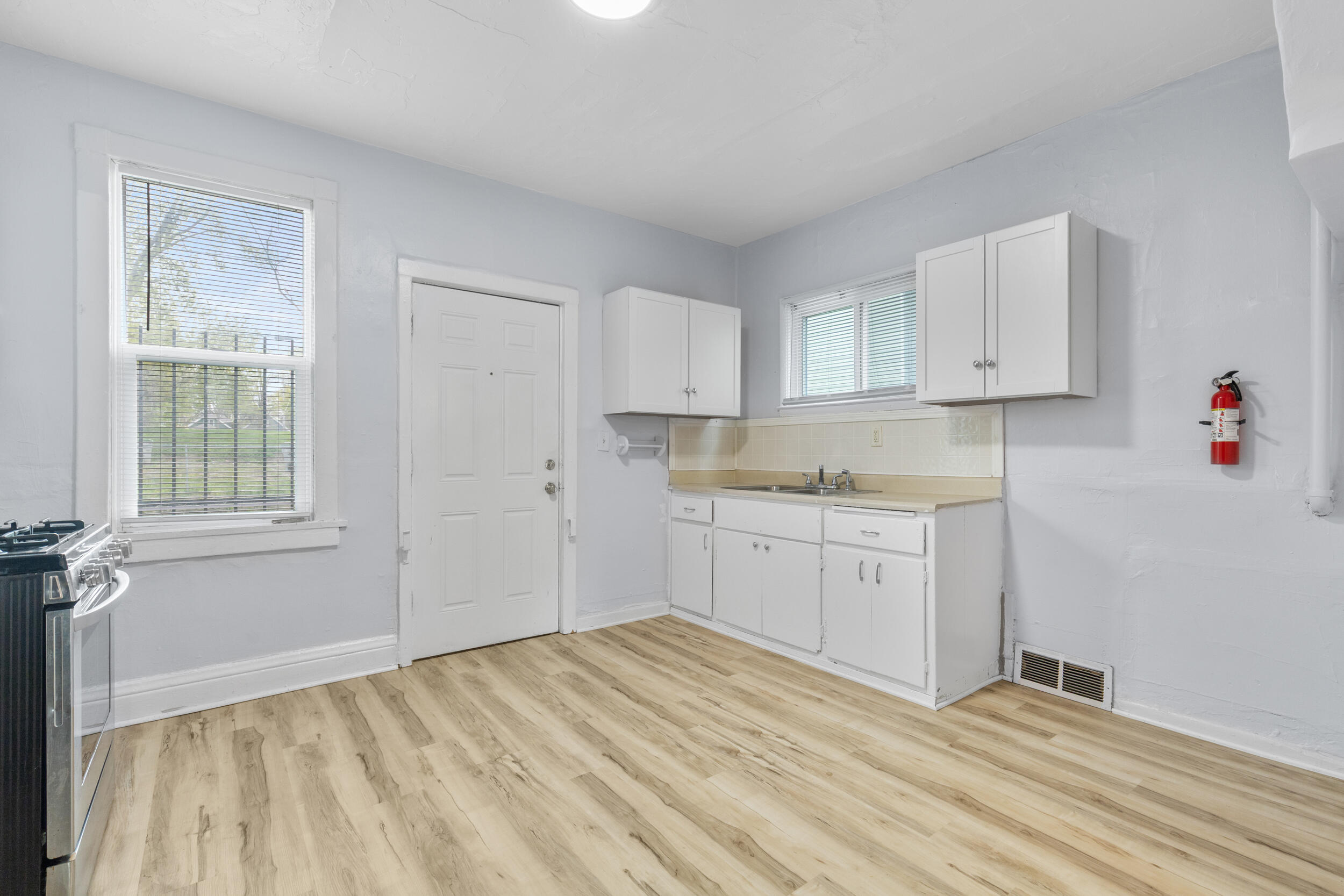 3244 North 30th Street Milwaukee, WI 53216 - Photo 7 of 15 Kitchen