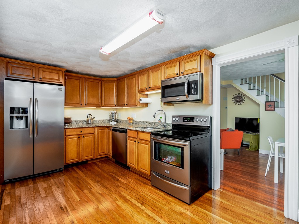 83 Cedar Street Wakefield, MA 01880 - Photo 11 of 41