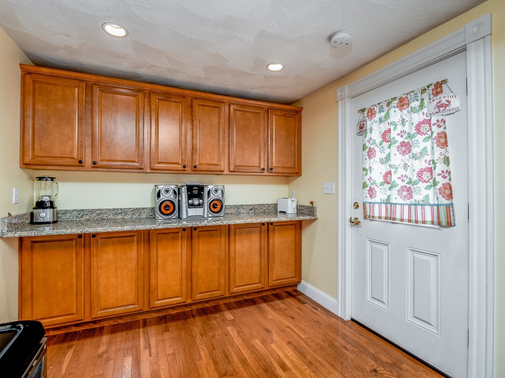 83 Cedar Street Wakefield, MA 01880 - Photo 13 of 41