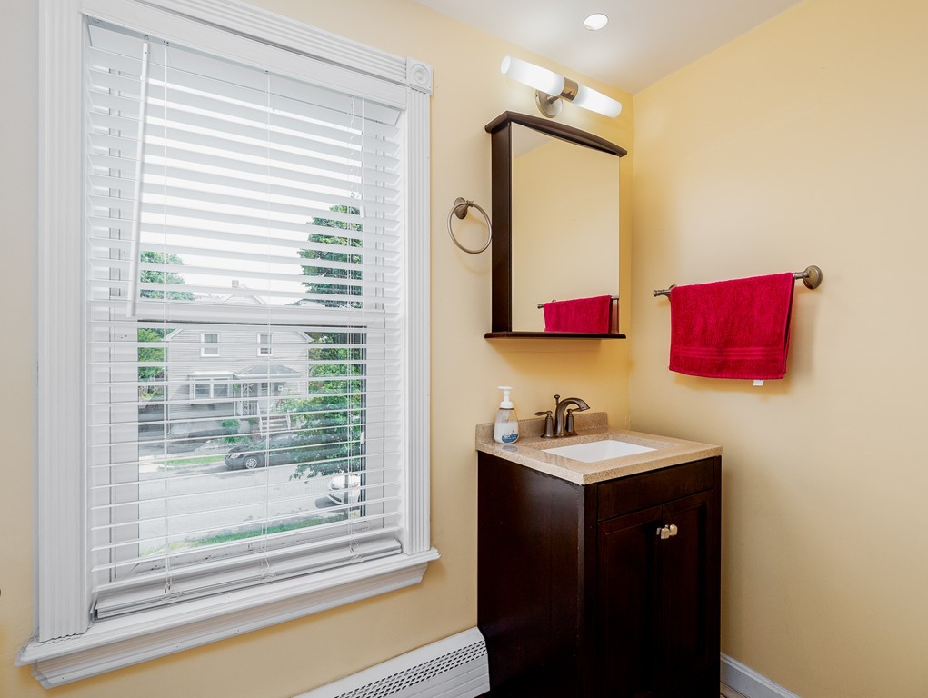 83 Cedar Street Wakefield, MA 01880 - Photo 16 of 41