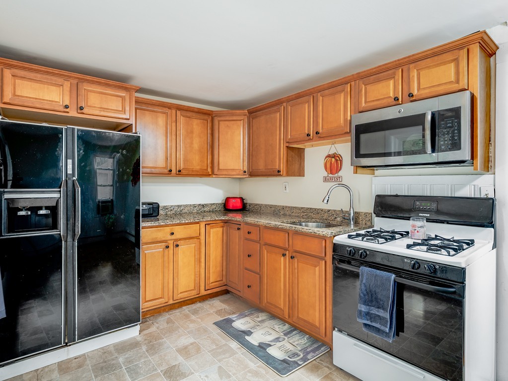 83 Cedar Street Wakefield, MA 01880 - Photo 24 of 41