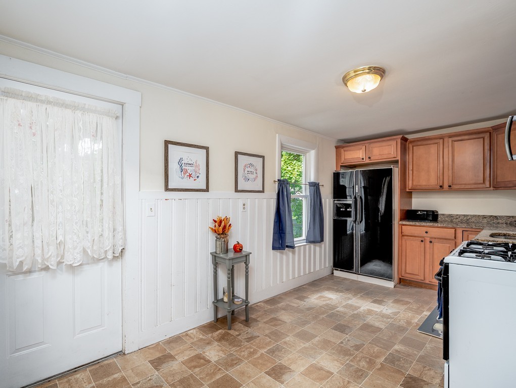 83 Cedar Street Wakefield, MA 01880 - Photo 25 of 41