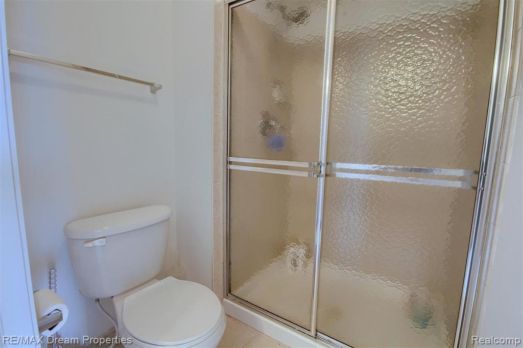 49015 Hawksburry Road Canton, MI 48188 - Photo 20 of 39