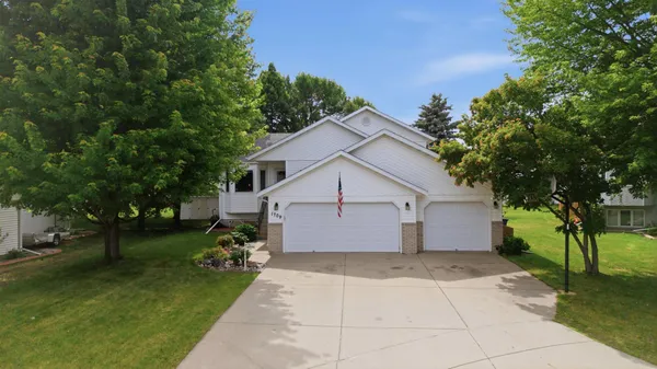 $399,900 | 1709 33 1/2 Street South, Moorhead, MN 56560