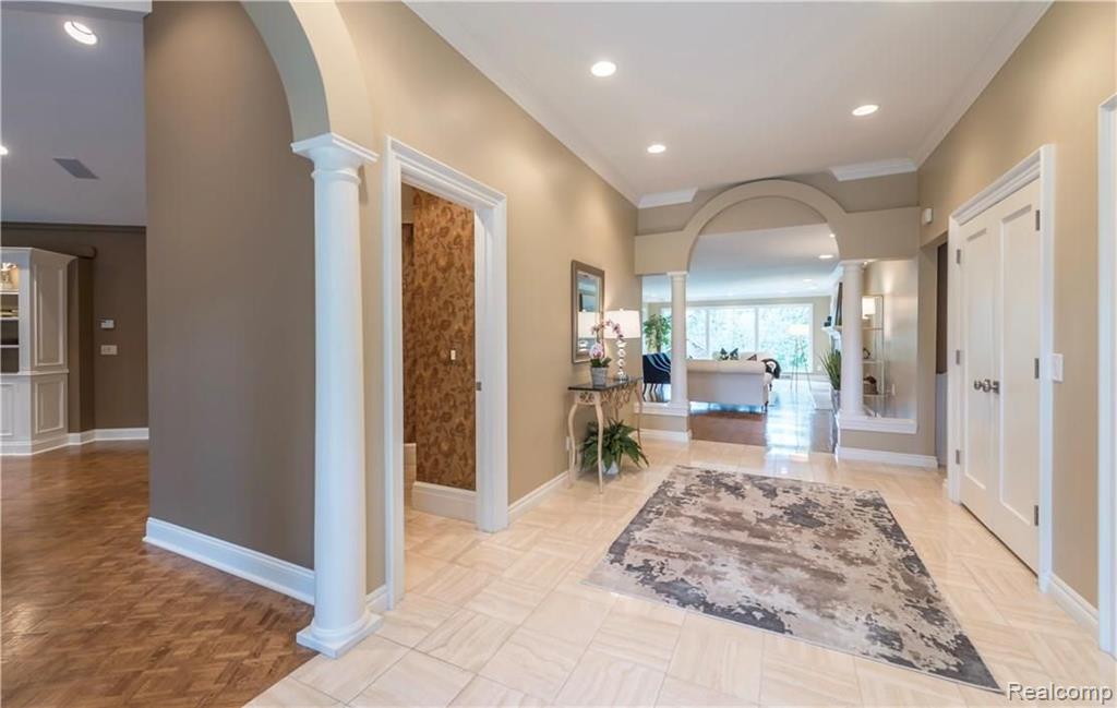 570 Haverhill Road Bloomfield Hills, MI 48304 - Photo 4 of 32