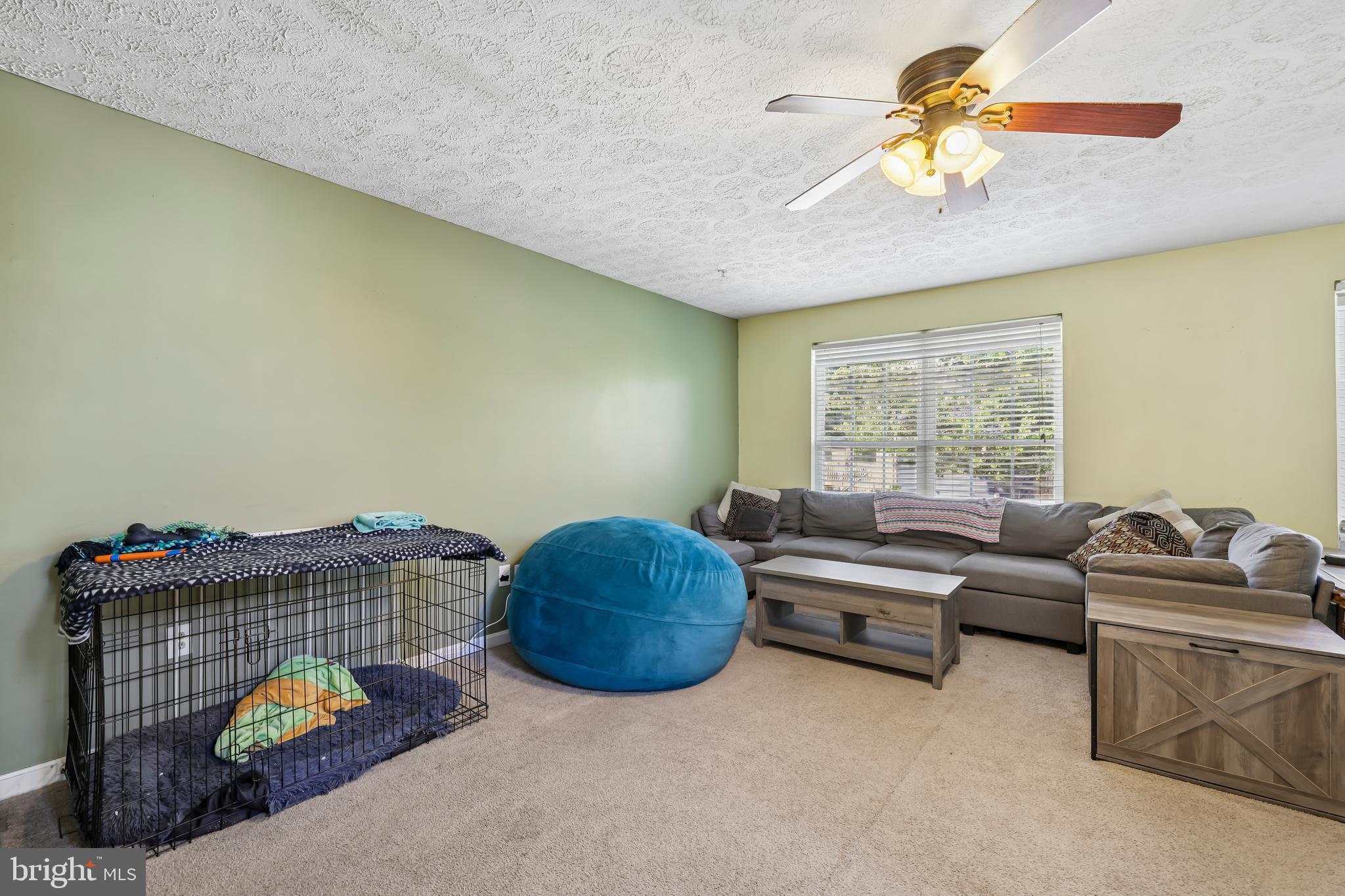 981 Pirates Court Edgewood, MD 21040 - Photo 3 of 38 Living Room
