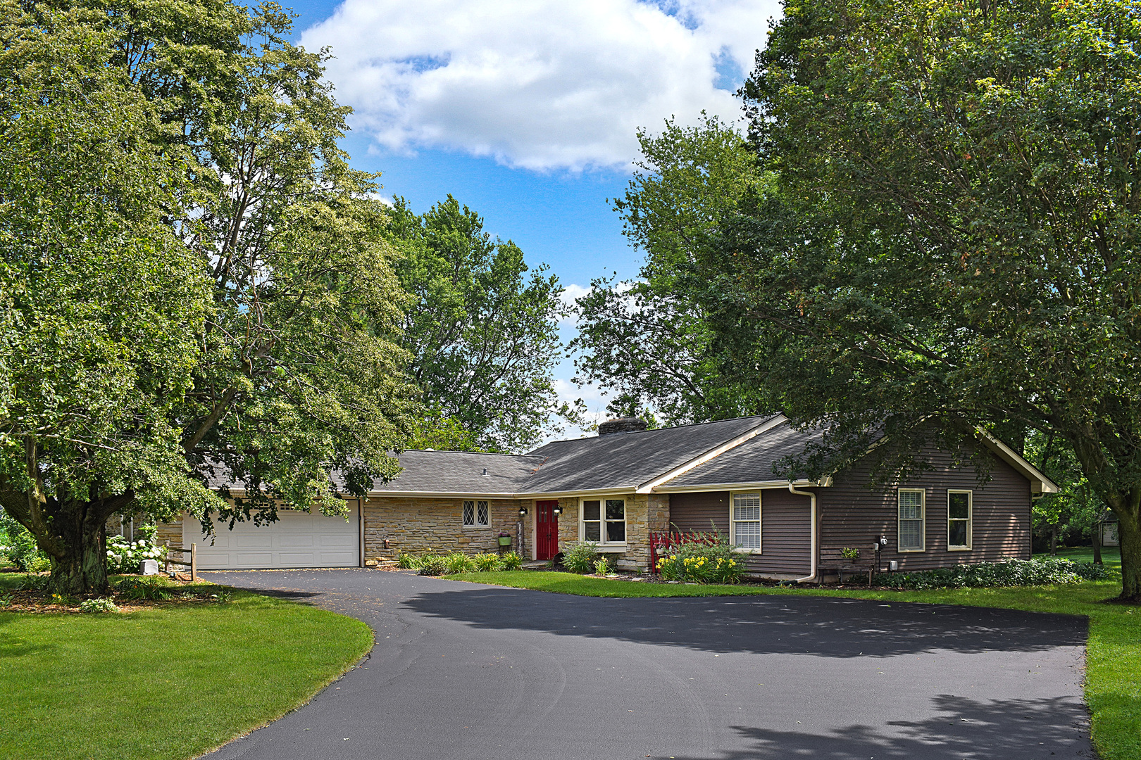 8860 Gurler Road DeKalb, IL 60115 - Photo 2 of 37
