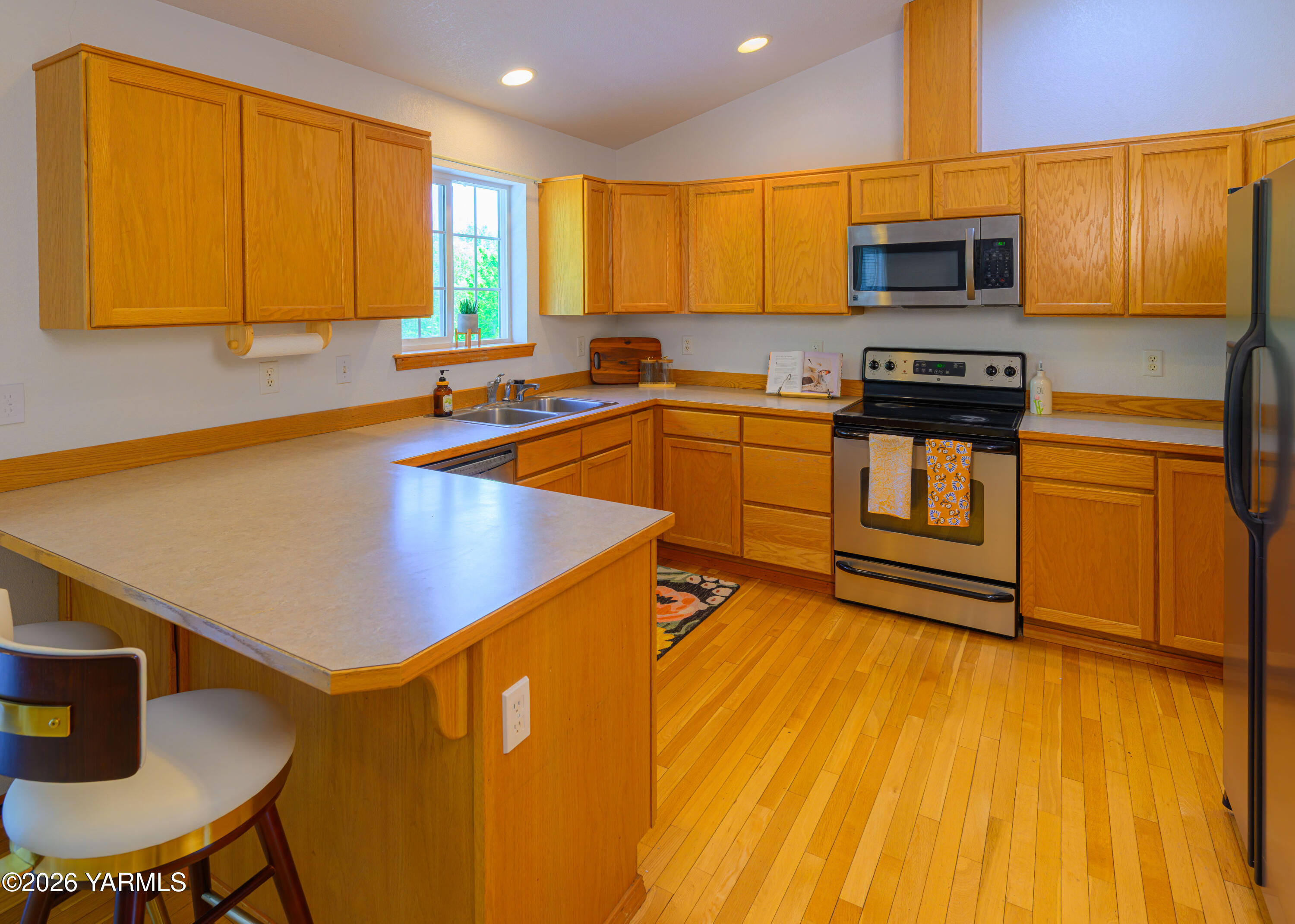 115 Lyle Loop Selah, WA 98942 - Photo 7 of 42 Kitchen
