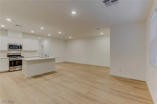 $1,965 | 134 Laguna Commons Lane, Henderson, NV 89015