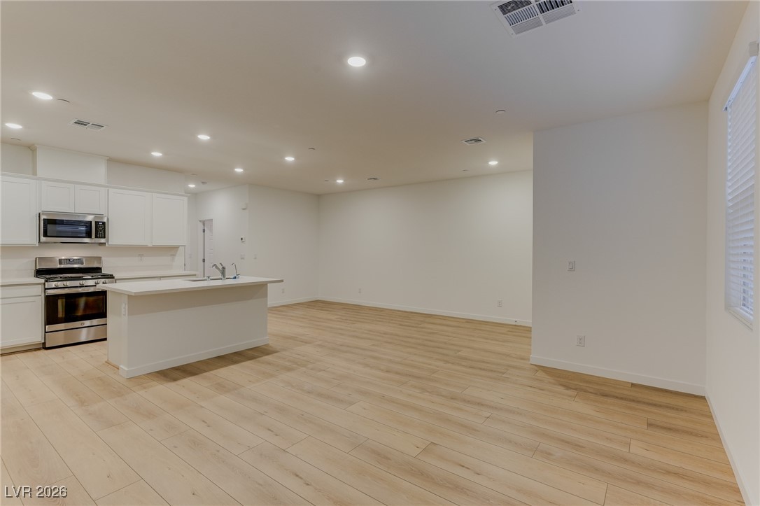 134 Laguna Commons Lane Henderson, NV 89015 - Photo 3 of 31