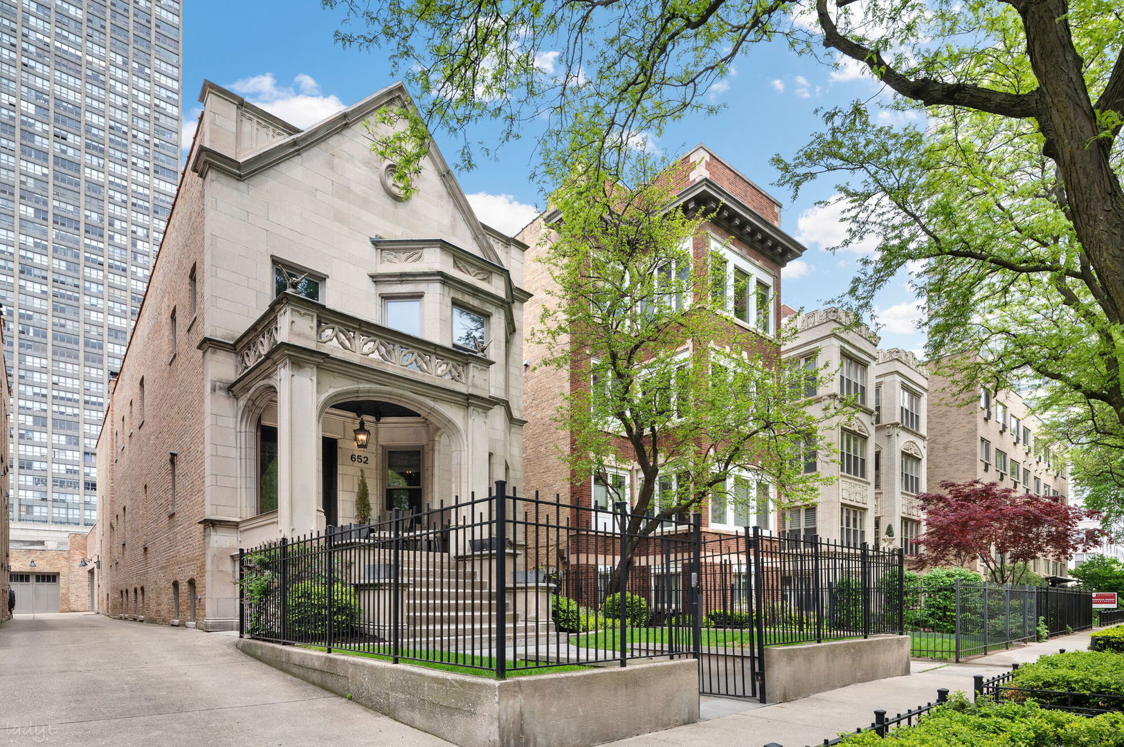 652 West Sheridan Road Chicago, IL 60613 - Photo 2 of 60