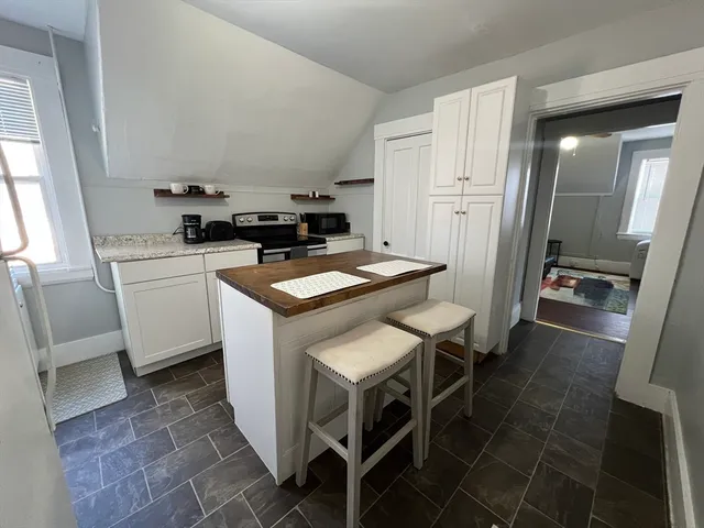 $1,800 | 272 Front Street, Unit 5, Manchester, NH 03102